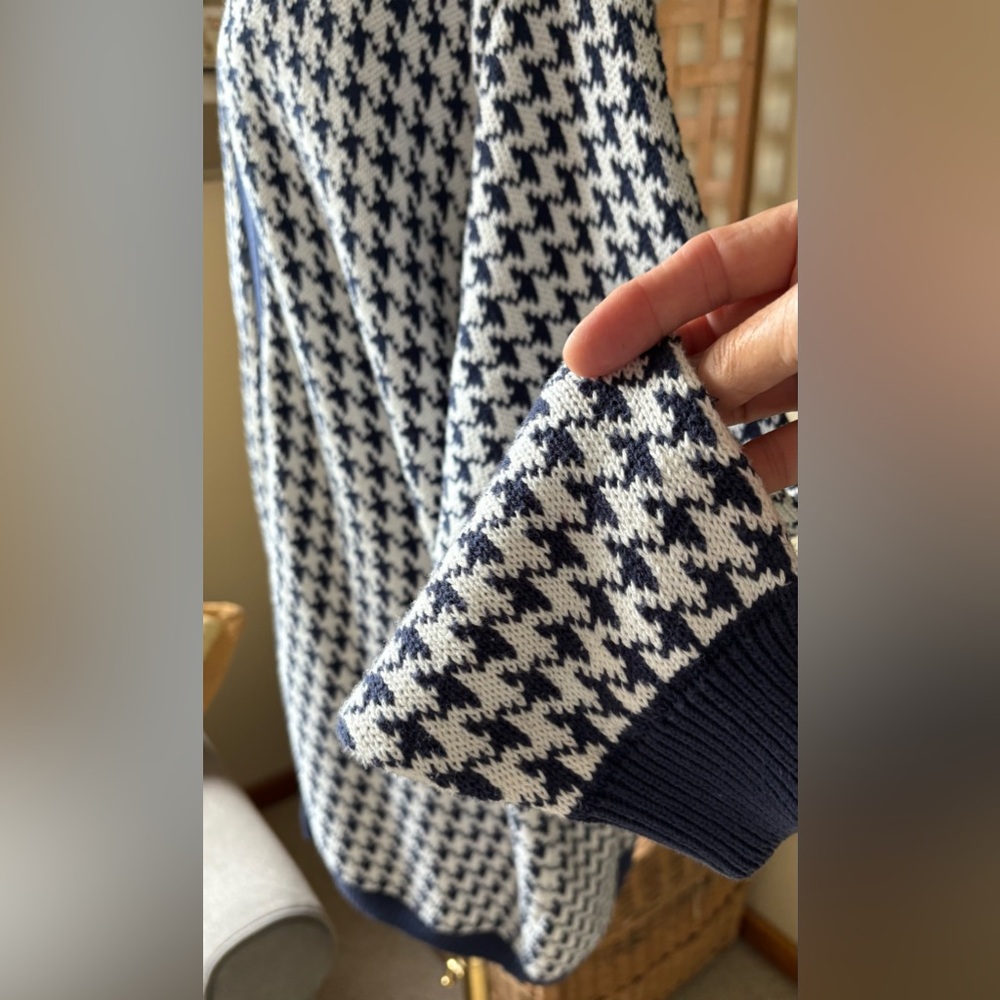 Lizsport Vintage Navy & White Oversized Houndstooth Knit Cardigan in 100% Cotton - Picture 6 of 12
